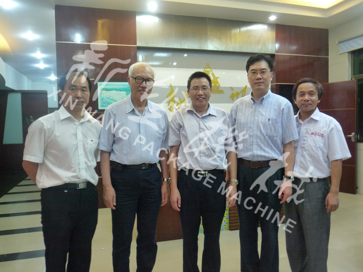 中國(guó)工程院院士段正澄、中國(guó)工程院院士、華中科技大學(xué)黨委書(shū)記邵新宇、廣東省智能機(jī)器人研究院院長(zhǎng)張國(guó)軍一行蒞臨新望公司考察指導(dǎo)